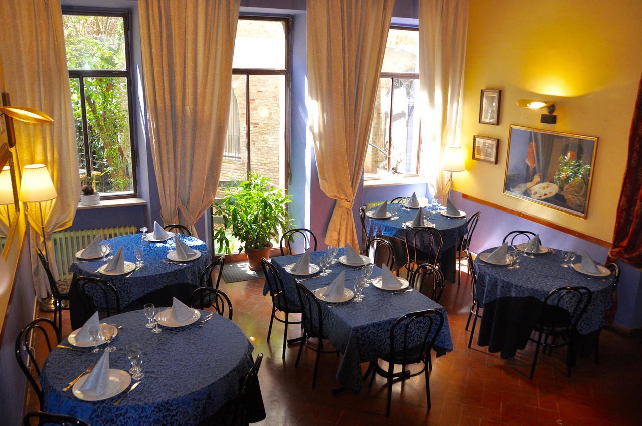 Il Cortegiano Hotel Urbino Kültér fotó